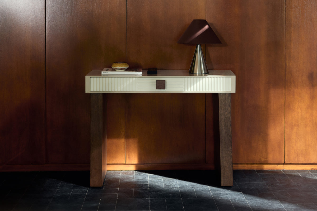 console Archi laquée crème à façade cannelée et piètement chêne - version desktop