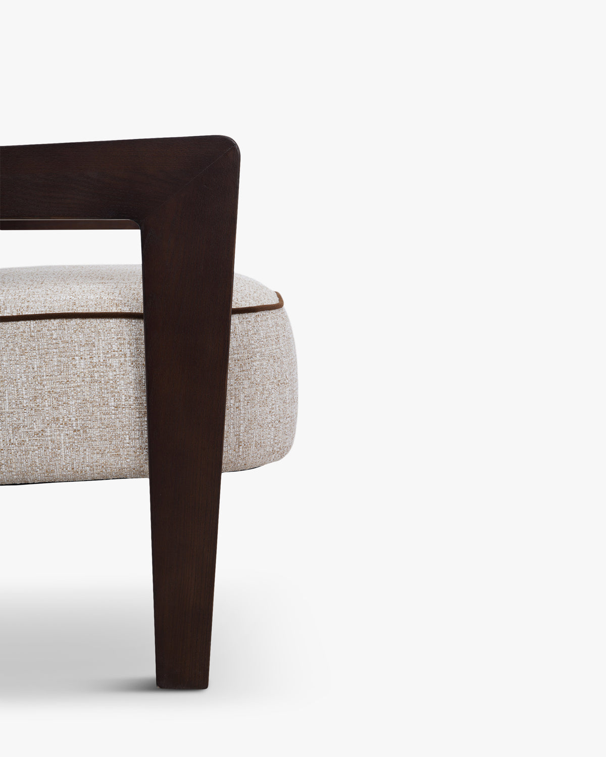Fauteuil Elva - bois teinté noyer - piètement arrière en détail