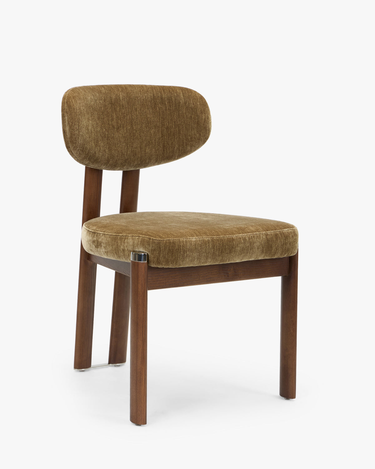 chaise de salle à manger FRANCESCA en frêne massif teinté noyer et velours vert mousse - vue de trois quarts