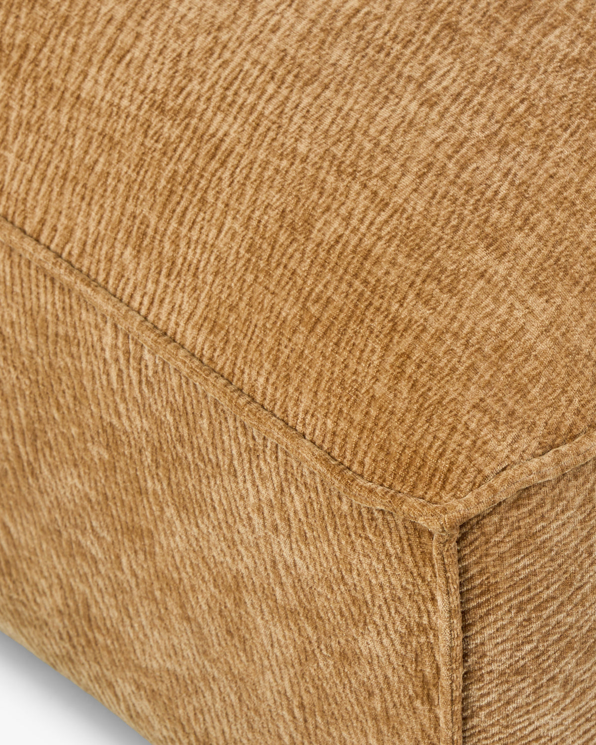Canapé 3 places d'angle droit Auster - camel crêpé - accoudoir en gros plan