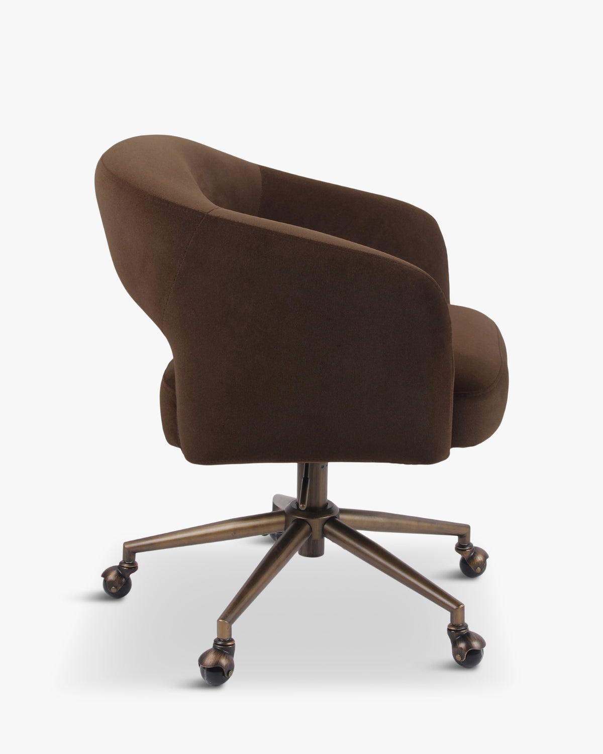 Chaise de bureau Mailen - velours marron intense - vue de dos, trois-quarts