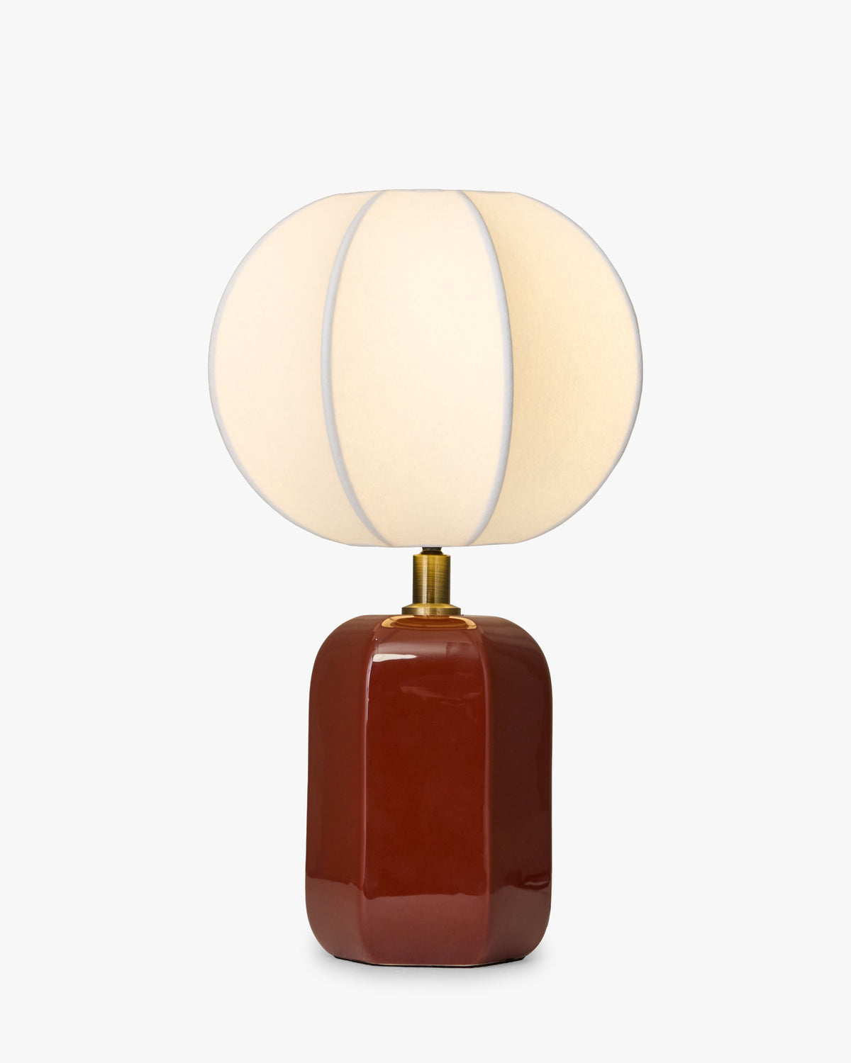 lampe de table Agatha - abat-jour ballon blanc - vue de face, lampe allumée