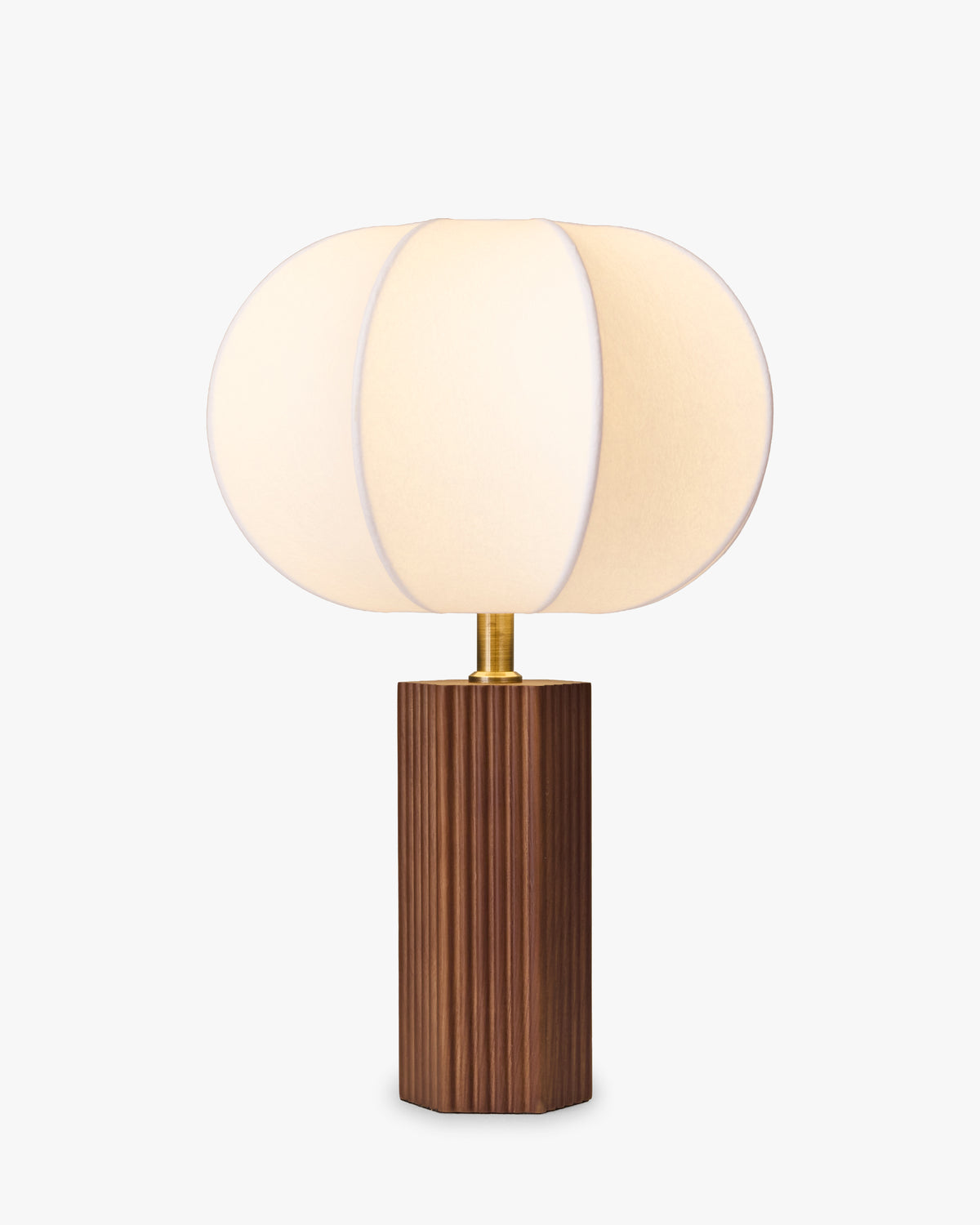 lampe de table Avaïa - abat-jour ballon en tissu blanc - vue de face, lampe allumée